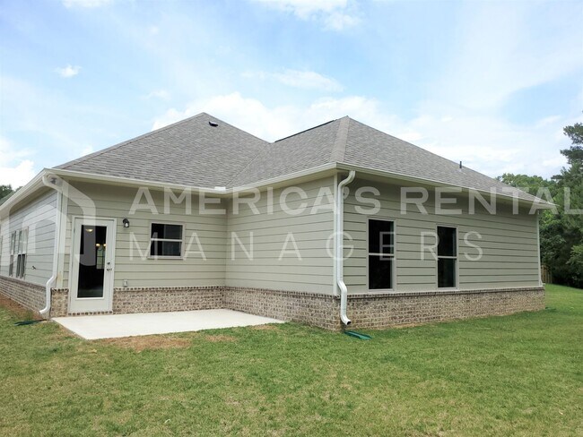 Building Photo - Home for Rent in Clanton, AL! Available to...