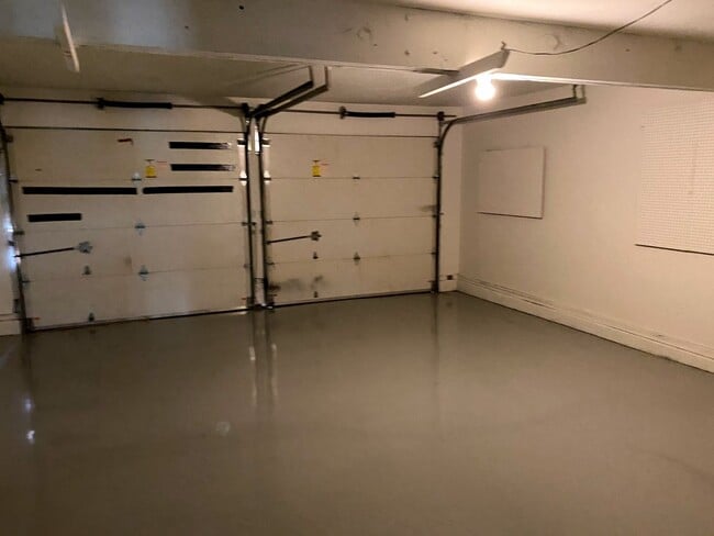 Building Photo - Spacious 4 Bedroom, 2 Bath Home with Large Yard -