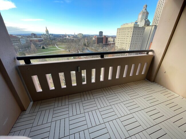 Building Photo - 1 Gold St