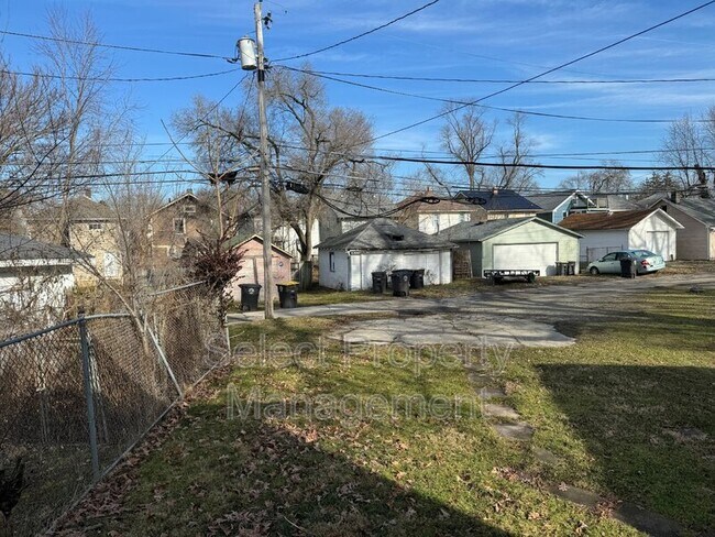 Building Photo - 1230 W Wildwood Ave