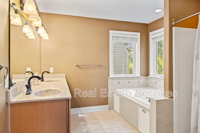 Building Photo - 1225 Hillside Ave