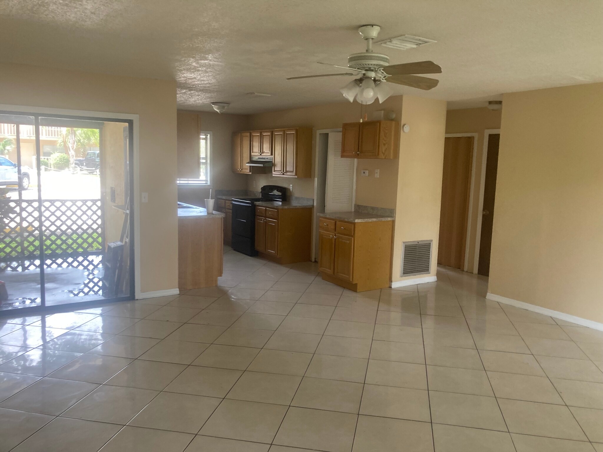 Building Photo - 528 Grapefruit Ave