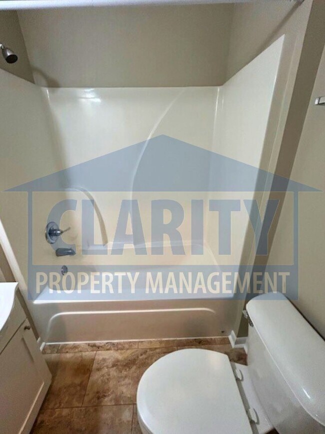 Building Photo - Three bedroom home in Downtown Cleveland!