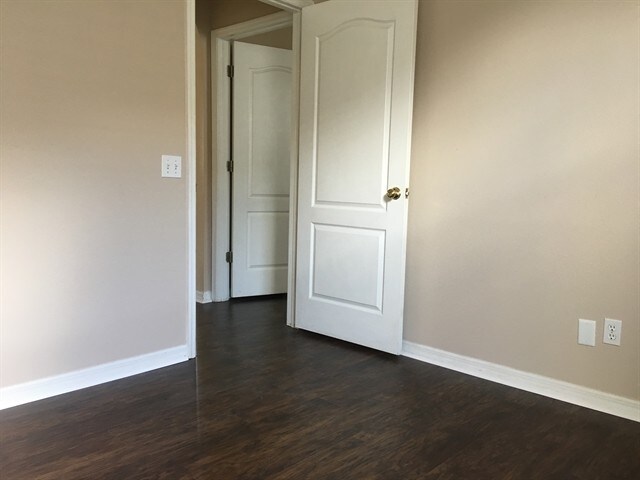 Building Photo - 443 Sand Ridge Dr