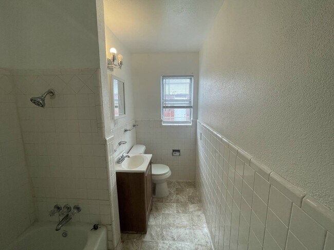 Building Photo - 1512 NW 43rd St