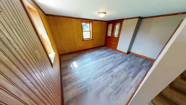 Building Photo - 4 Bedroom / 1 Bath Home For Rent!