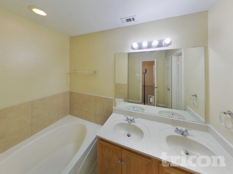 Building Photo - 2616 Spring Rain Dr