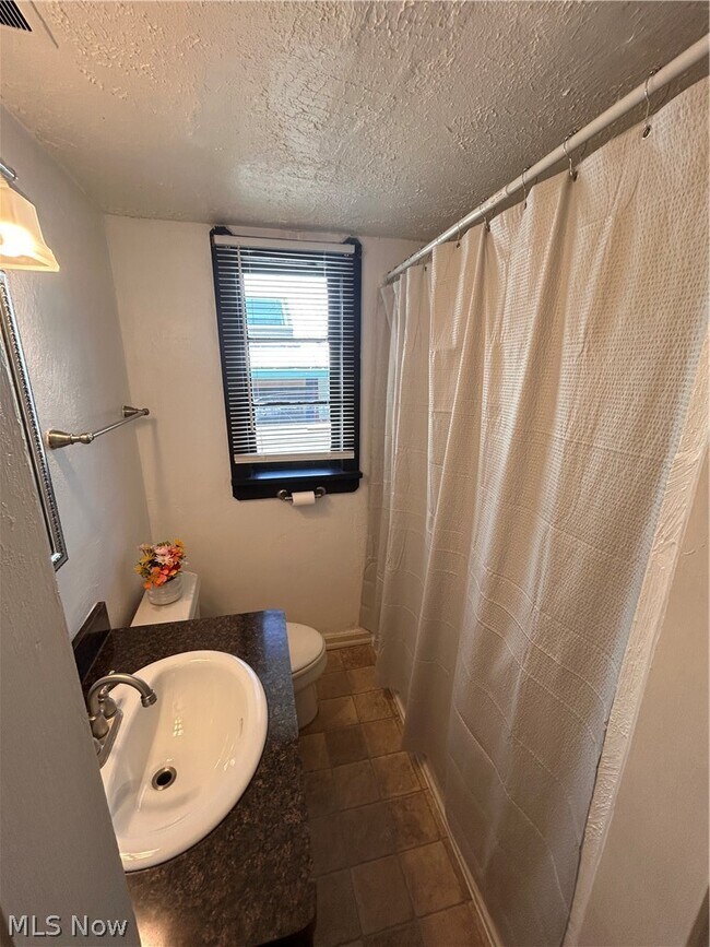 Building Photo - 1707 W 31st Pl