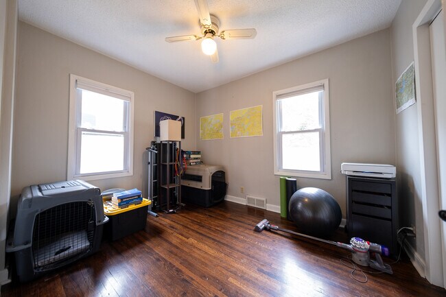 Building Photo - 1606 Grotto St N