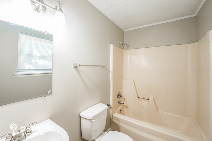 Building Photo - 575 Westland Ln