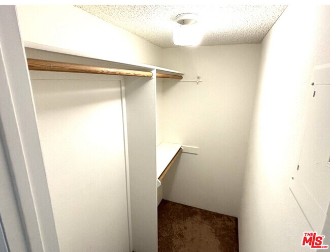 Building Photo - 351 N Hermosa Dr