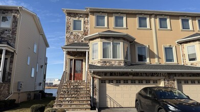 Building Photo - 2 Jacob's Landing Way