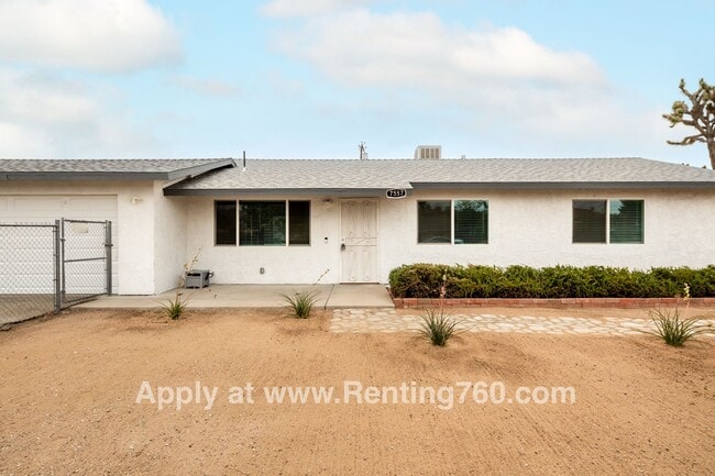 Building Photo - Updated 3 Bed 2 Bath Home Centrally Located!!