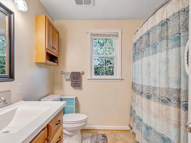 Building Photo - 2 Bedroom/1 Bath House