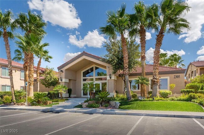 Building Photo - 2305 W Horizon Ridge Pkwy