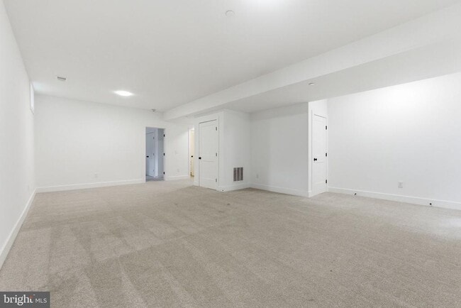 Building Photo - 916 Waterview Dr