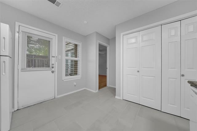 Building Photo - 2111 E Belt Line Rd