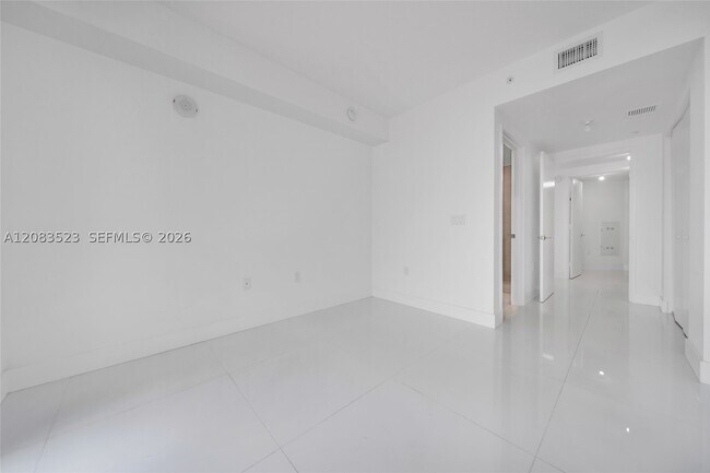Building Photo - 300 Sunny Isles Blvd