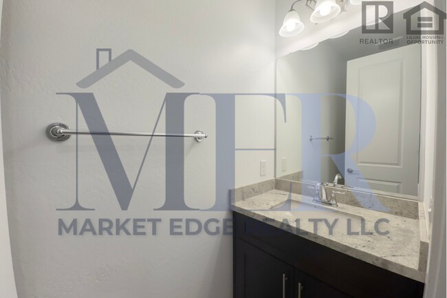 Building Photo - 3Bed/2.5Bath Townhouse at 7th St/Hatcher! Move-In Ready on 04/09/2026! -- NO HOA! ALL TILE FLOORING!