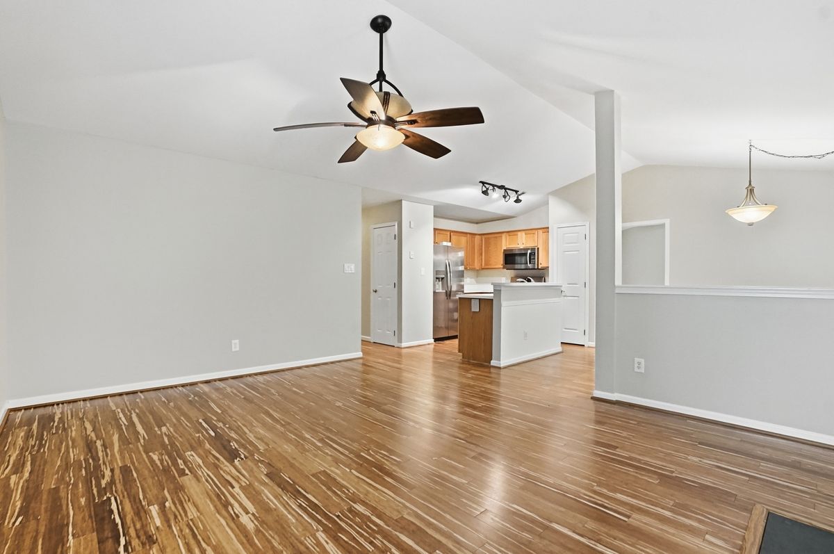 Building Photo - 2830 Black Walnut Ln