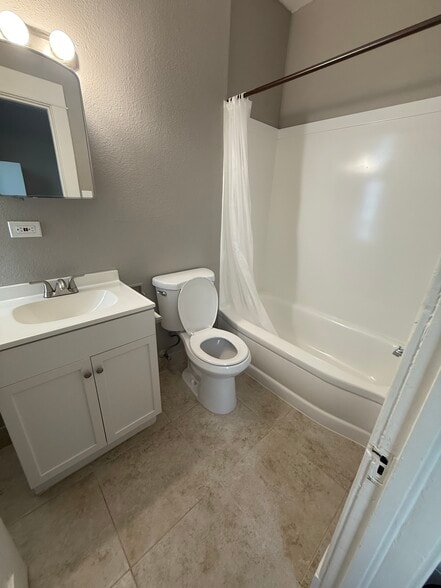 Bathroom 3 - 1712 Oneil Ave