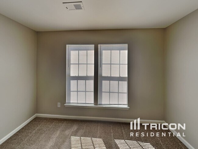 Building Photo - 152 Crestwood Dr