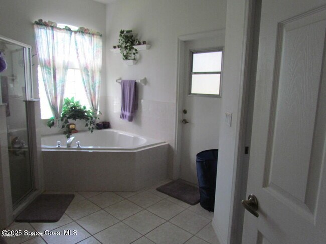 Building Photo - 1885 Ficus Point Dr