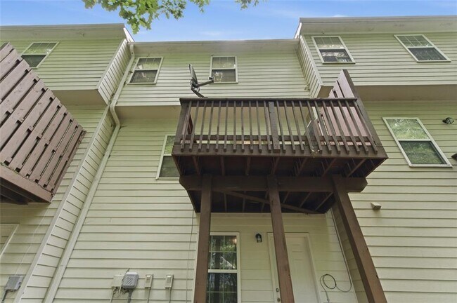 Building Photo - 6710 Stoneleigh Way