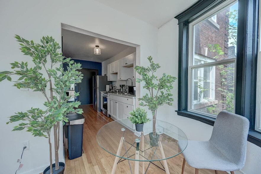 Building Photo - 1930 N Prospect Ave