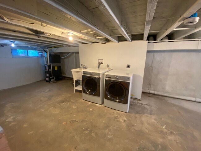 Building Photo - 2 Bed 1 Bath for rent