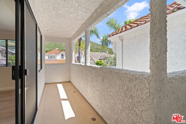 Building Photo - 6143 Lake Lindero Dr