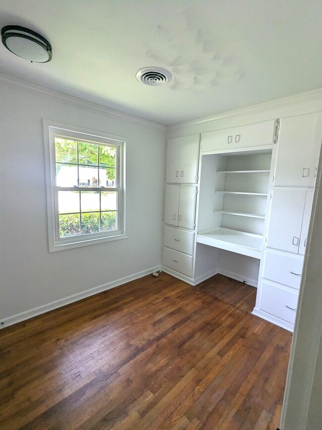 Building Photo - 222 Patrician Dr