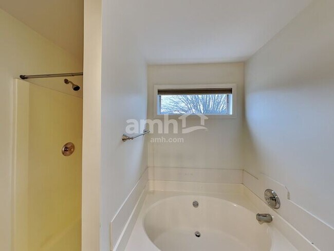 Building Photo - 6536 Arvington Way