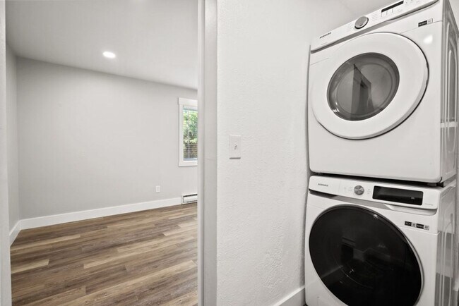 Building Photo - August 2026 Prelease! 1 Bedroom in North Boulder