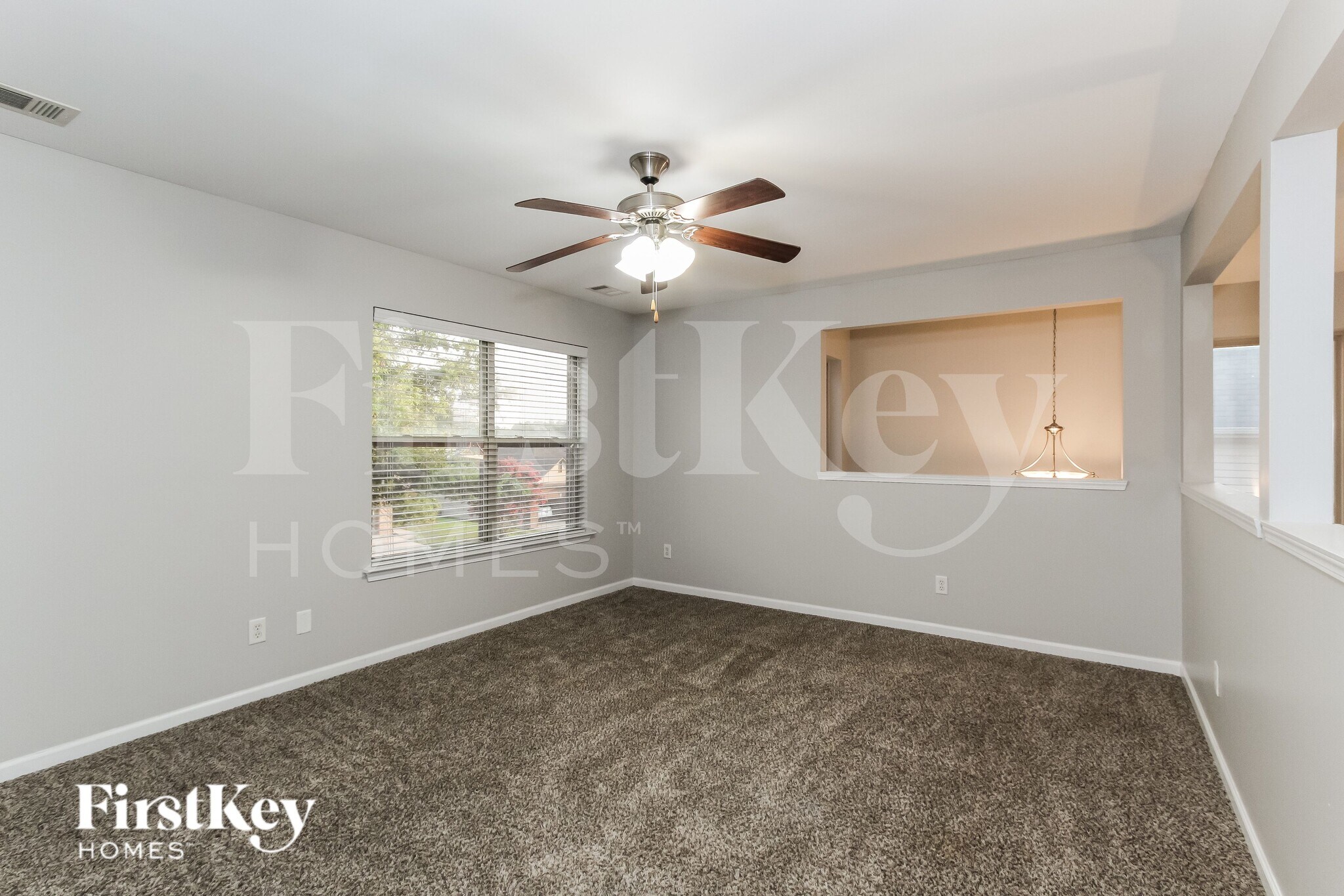 Building Photo - 2045 Kensington Ct