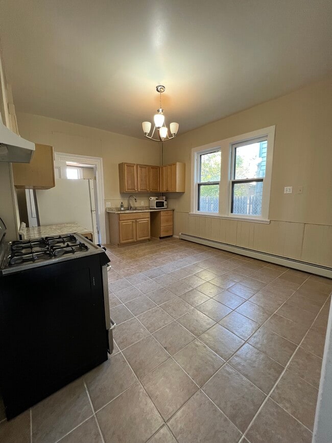 Building Photo - 82 Jersey Ave