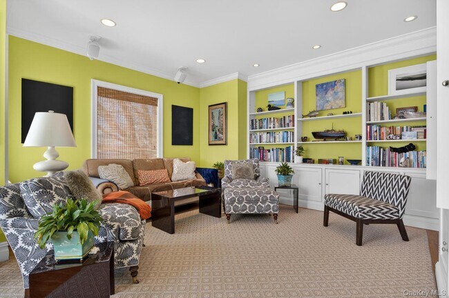 Building Photo - 336 Centre Island Rd