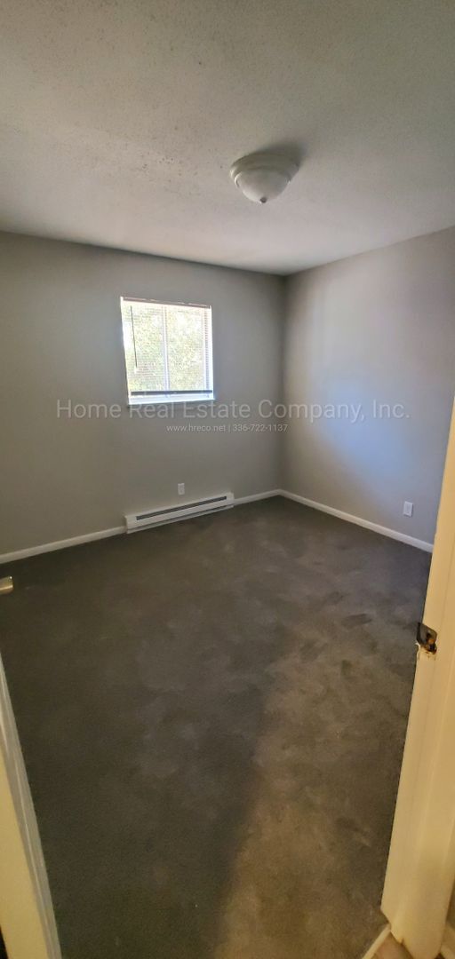Building Photo - 829 W. Seventh Street Apt #8