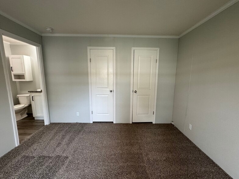 Building Photo - 2022 Marmoor Dr