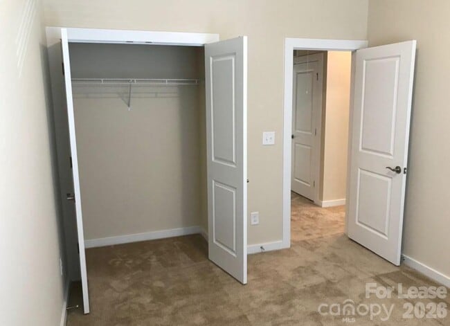 Building Photo - 1923 Winpole Ln