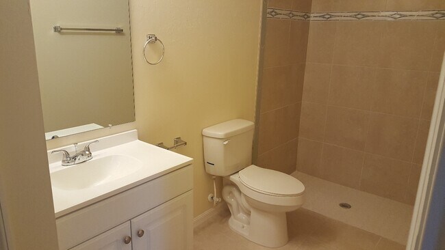 Building Photo - NEWER 3 bedroom 2 bath 1 car garage duplex in SW Cape!!