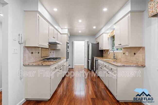 Building Photo - 7919 Ridgemont Dr