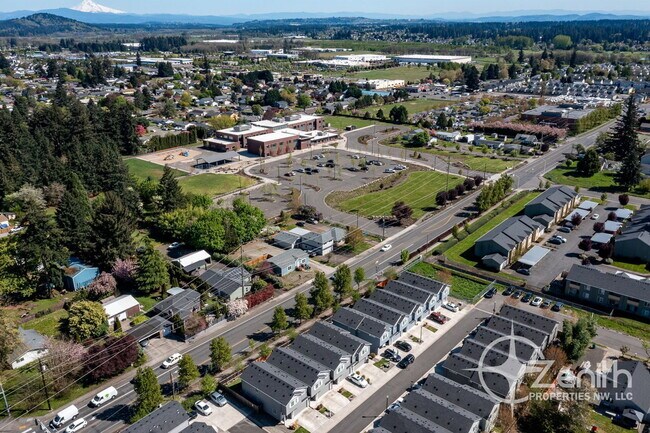 Building Photo - 7415 NE 136th Ave