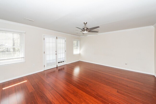 Building Photo - 4 Bedroom 2.5 Bath House in Montclair - We...
