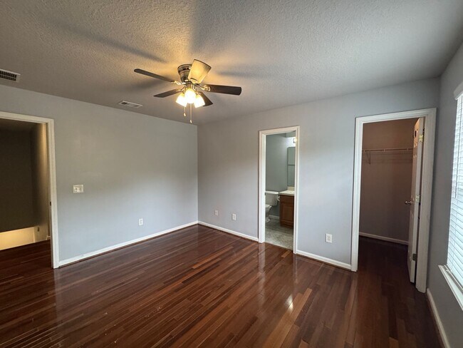Building Photo - Available Now! Westside Timothy's Landing 2/2.5 Townhome with a 1-Car Garage