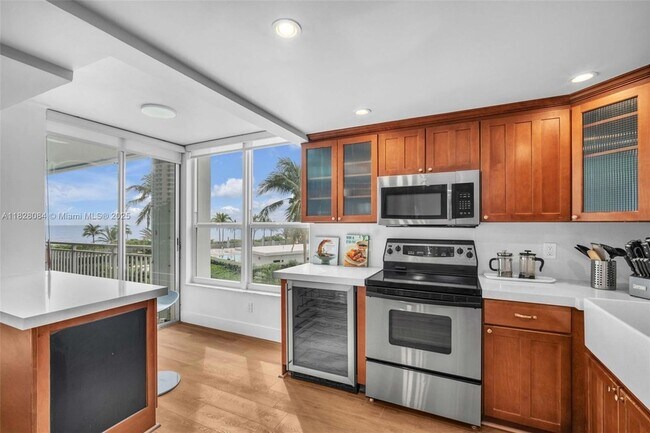 Building Photo - 611 Ocean Dr