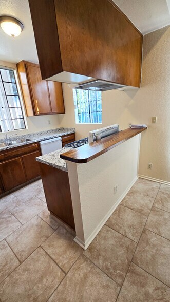 Brand New Breakfast Bar - 12821 Caswell Ave