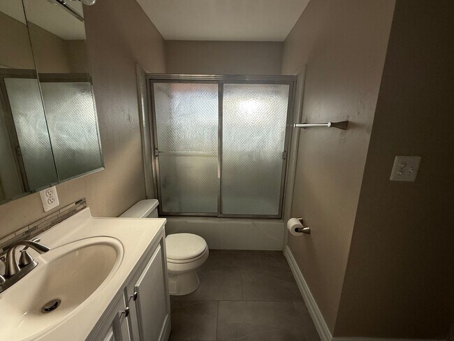 Building Photo - Victorville Green Tree Home- Refurbished 4 Bedrooms, 2 Bathrooms, New Paint,