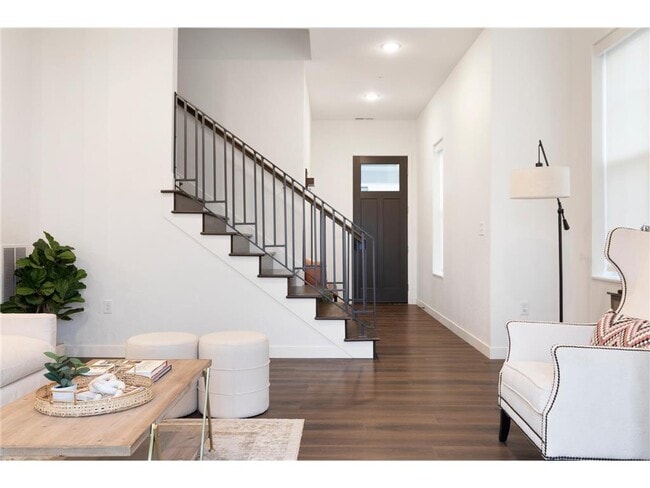 Building Photo - 366 Magnolia Ln