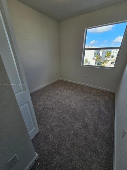 Building Photo - 96 SE 11th Ct